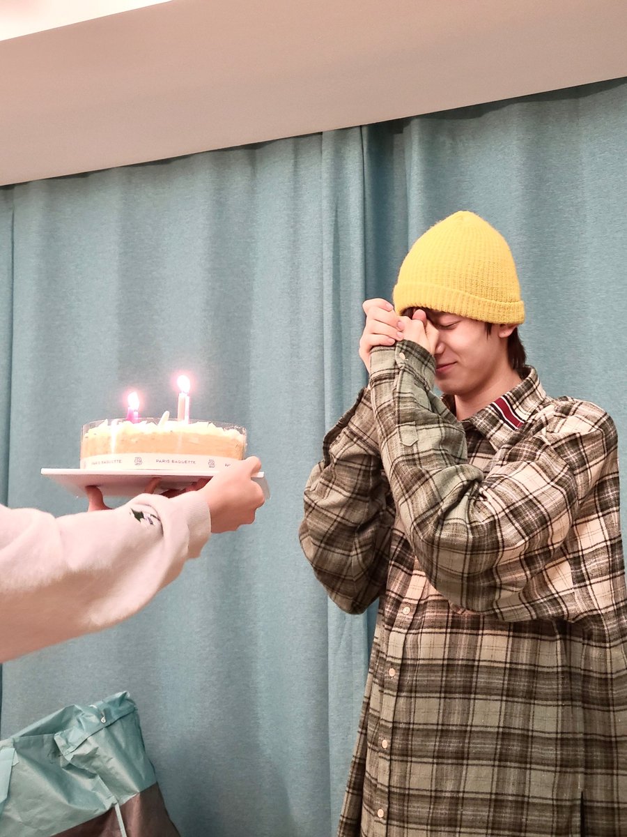 mrnlfever's tweet photo. 11:11, happiest birthday my ace https://t.co/oLuK2oXk7Y