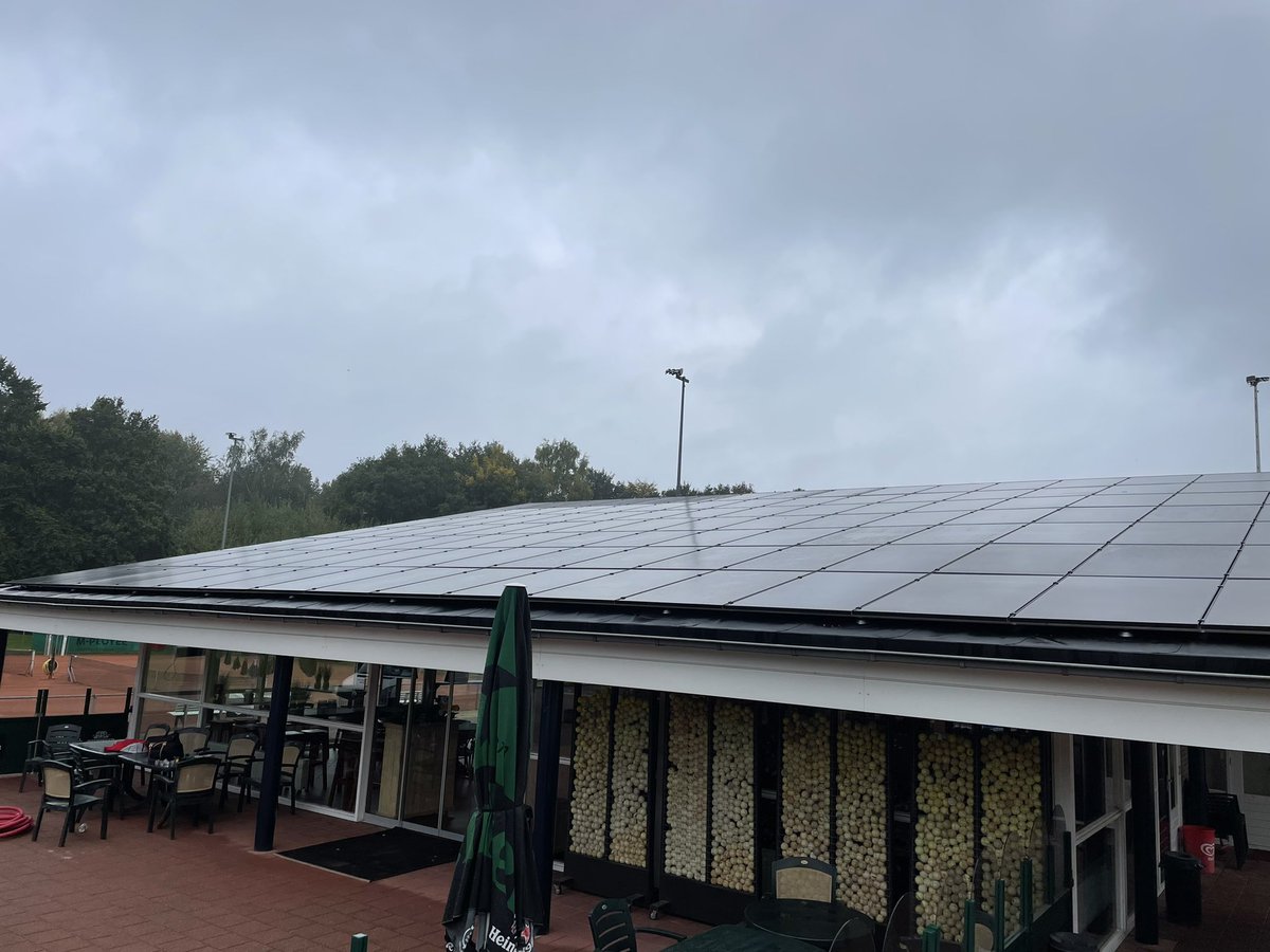 STB 🎾tennis beachpark vanaf vandaag een “energiezuinig”park met  136 zonnepanelen #AGSOLAR  #kostenbesparing #gebiedsfonds #BOSA