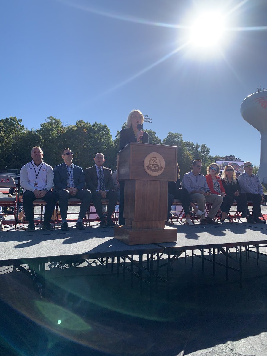 Dr. VanDeven congratulates Nixa Students for Blue Ribbon award.
