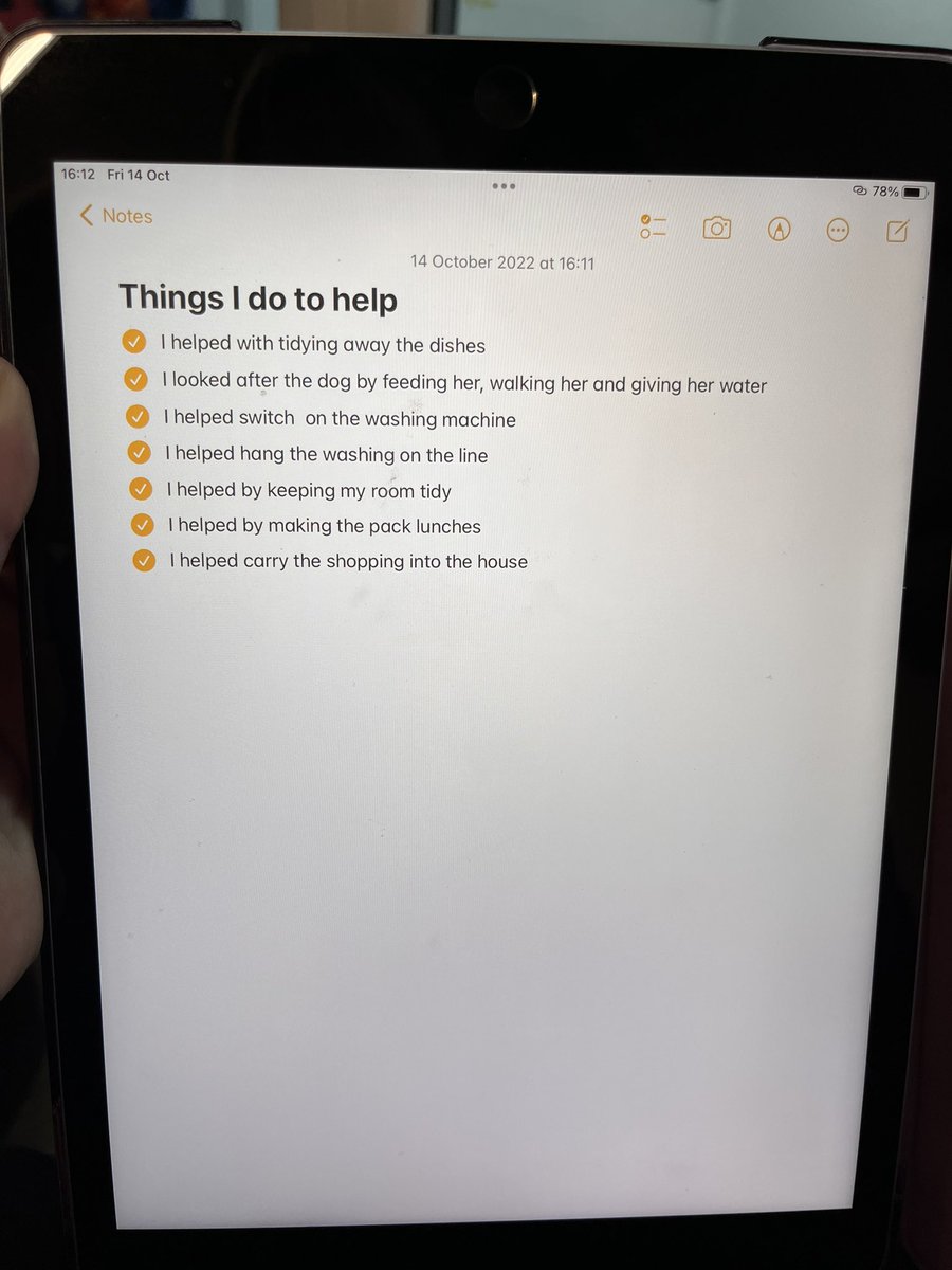 Sarah Hellens tweet media
