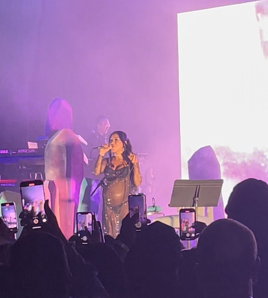 miss_sbatac's tweet photo. officially checked “see my all time favorite female artist live” off my bucketlist @JheneAiko 🤍 and I can confirm: she is SO SO SO beautiful in person 😍 #ALLEL https://t.co/VoAEtXBrRP