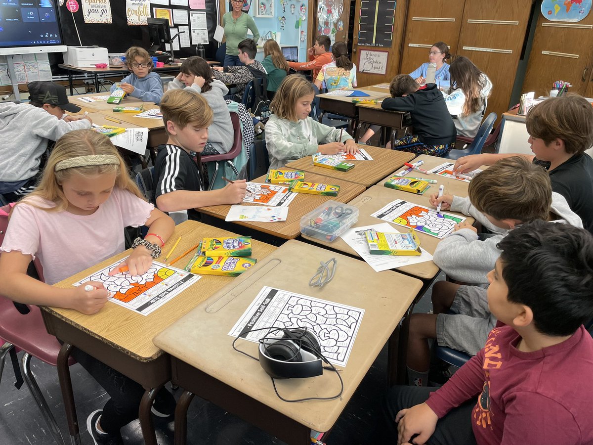 Mrs_DStubbs's tweet photo. Started our morning with a positive self talk activity. 😊 @MayoFishLexi would be proud. @OaksSchool3 https://t.co/Ja9s0bmNg9