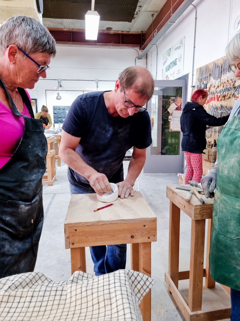 simone van olst tweet media