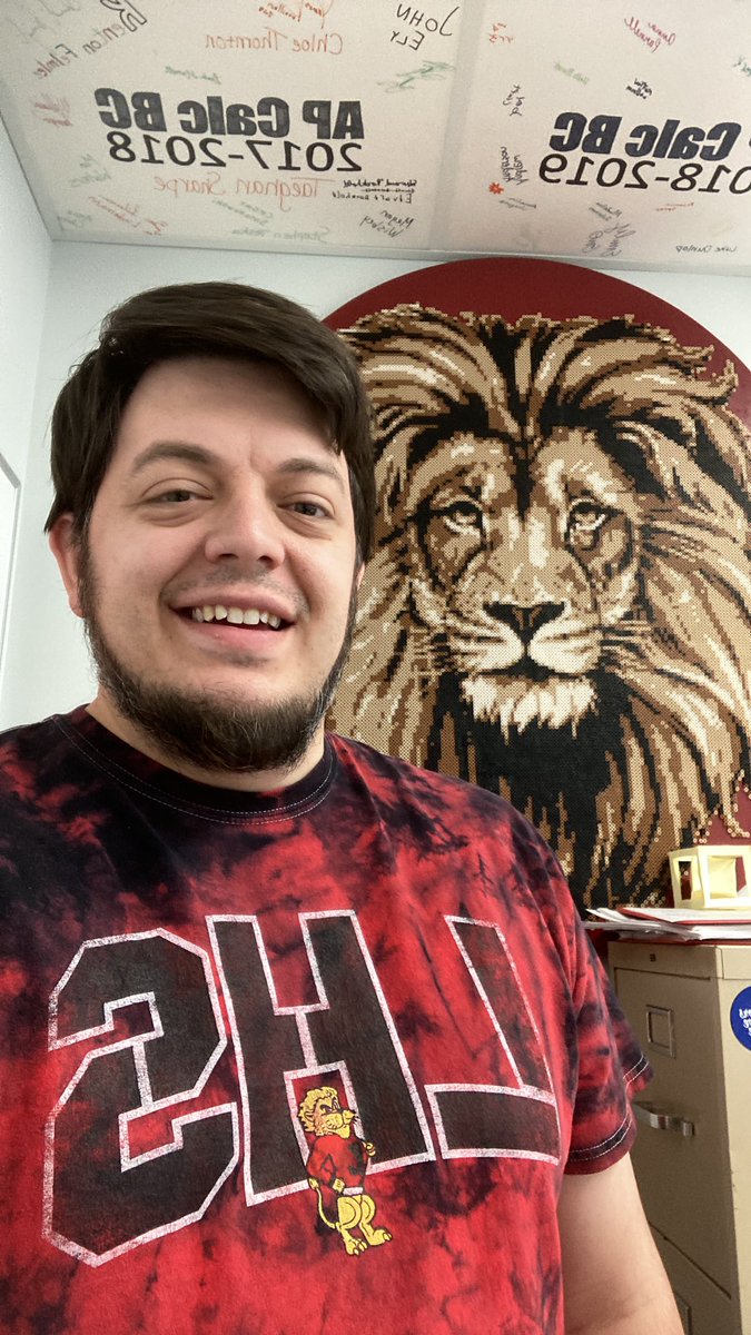 The_Pi_Guy's tweet photo. @c_dontcare No students today, so not a tie in sight! 😂 But I’ve always got the Red &amp; Black on game day!!! 🦁❤️ https://t.co/cpB51wMz1I