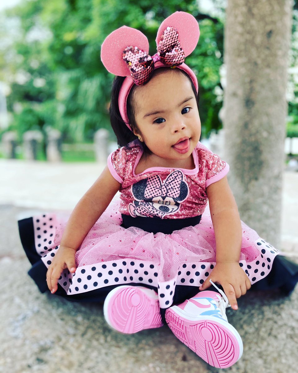 tereoramas's tweet photo. ¡Al mal tiempo buena cara! Buenos días.
#carlaregina #enguapa #minniemouse #wonderful #disneyworld #otoño #lavidaesbella #felizfindesemana #conamor #bendiciones 🙏🏼 https://t.co/KqFgwgKKGS