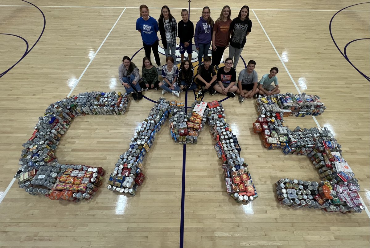 BedCoSchools's tweet photo. With a goal of 1,500, #CommunityMiddleSchool students & staff went #AboveAndBeyond with 2,247 non-perishable items for their annual Student Council Canned Food Drive! StuCo members delivered today to Gateway Church to support the Shelbyville Community Soup Kitchen. #GivingBack https://t.co/L65qqtewNX