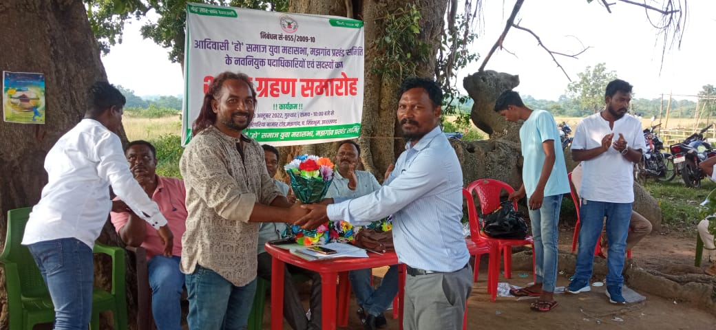 GabbarHembram's tweet photo. मझगाँव प्रखण्ड कमिटि के विस्तार तथा नये पदाधिकारियों के शपथ-ग्रहण समारोह  में शामिल हुए । प्रदेश अध्यक्ष के द्वारा नये पदाधिकारियों को साल वृक्ष के समक्ष शपथ दिलाया गया । अपने तरफ से नयी कमिटि को शुमकामनाएँ दिये । https://t.co/JemYEfr3EO