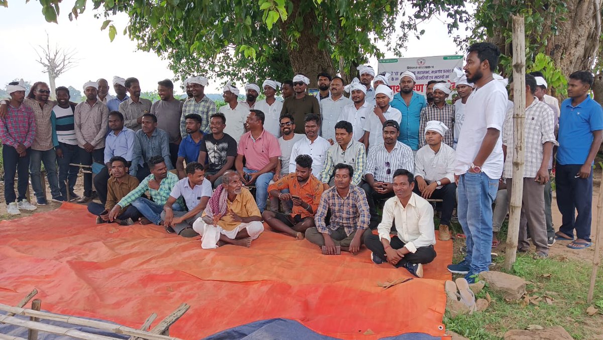 GabbarHembram's tweet photo. मझगाँव प्रखण्ड कमिटि के विस्तार तथा नये पदाधिकारियों के शपथ-ग्रहण समारोह  में शामिल हुए । प्रदेश अध्यक्ष के द्वारा नये पदाधिकारियों को साल वृक्ष के समक्ष शपथ दिलाया गया । अपने तरफ से नयी कमिटि को शुमकामनाएँ दिये । https://t.co/JemYEfr3EO