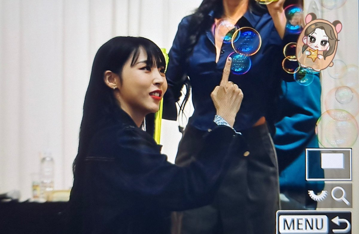 HAMSTAR_1222's tweet photo. 221014 방송회관 팬사인회 프리뷰 2

#마마무 #문별 #MAMAMOO #MOONBYUL https://t.co/Y6a0wPJhjY