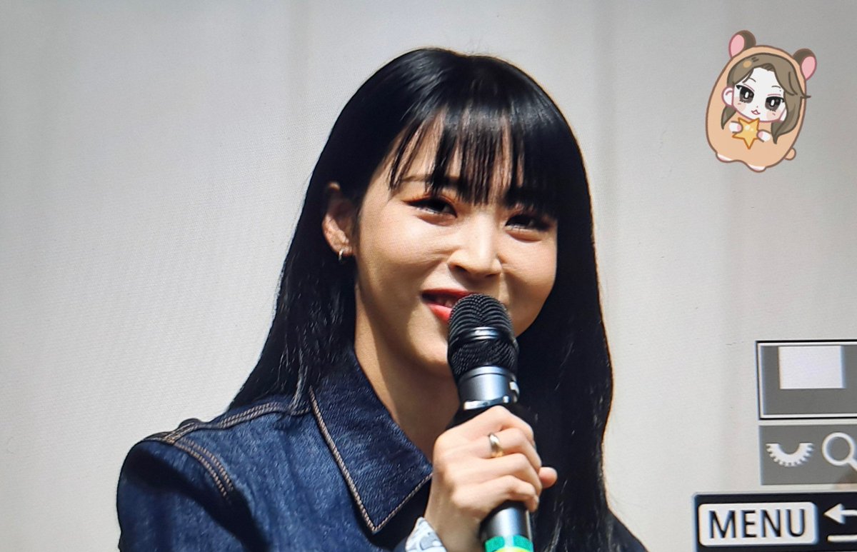 HAMSTAR_1222's tweet photo. 221014 방송회관 팬사인회 프리뷰 2

#마마무 #문별 #MAMAMOO #MOONBYUL https://t.co/Y6a0wPJhjY