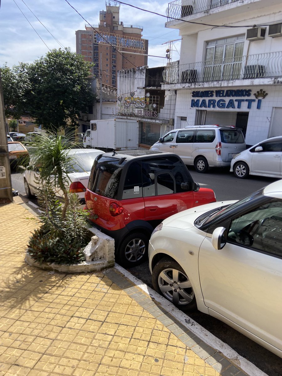 Out of Context Autos Py (@autosooc) on Twitter photo 