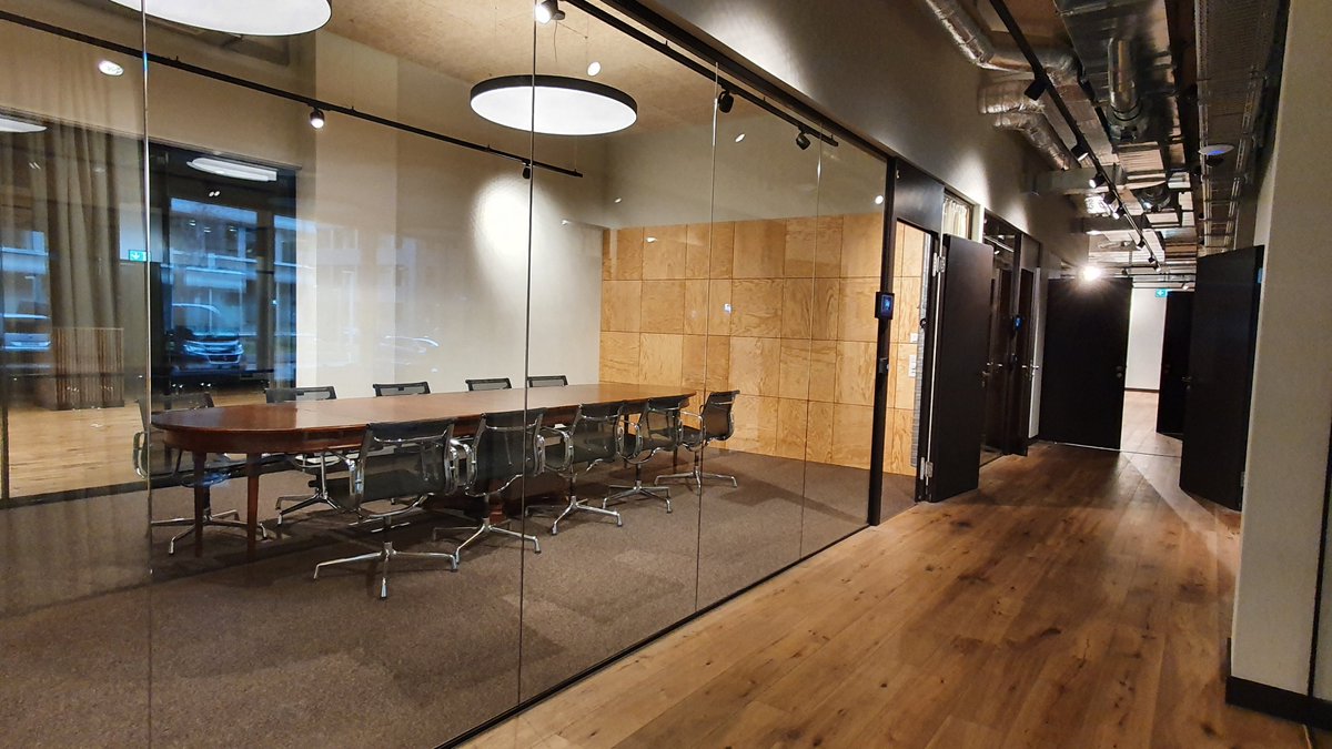 westhive's tweet photo. The expansion at our #Zurich Hardturm location is taking shape. The new premises offer 3 large #teamoffices for 16-20 people, as well as 3 #meetingrooms, 2 #eventspaces and a #delicious #burger #restaurant with a #bar. #openingsoon
https://t.co/SJvCNTt4OS https://t.co/NzEnAopxEf