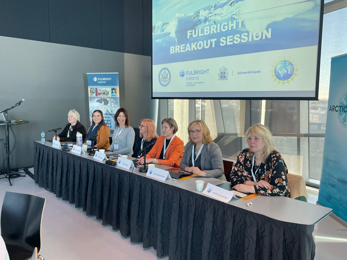 #Fulbright and #FulbrightArcticInitiative Scholars are ready for the Meet the Scientists - Fulbright in the Arctic breakout session at #ArcticCircle2022 moderated by Belinda Theriault, Executive Director from the Fulbright Commission in Iceland!