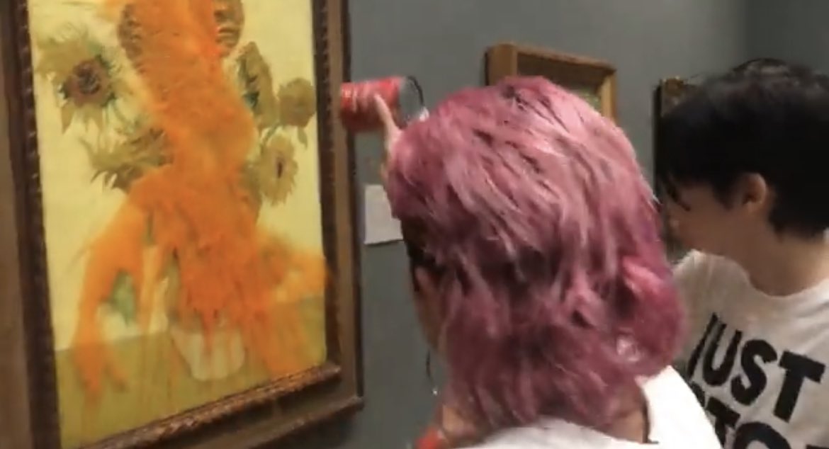 Ativistas pelo clima destroem quando de Van Gogh, pintor marginalizado pelas doenças mentais que tinha. 

Pela última vez: isto não é ativismo e nunca será. É uma forma de descrediblizar uma causa justa e necessária. Não estão a defender o clima, estão a antagonizar as pessoas.
