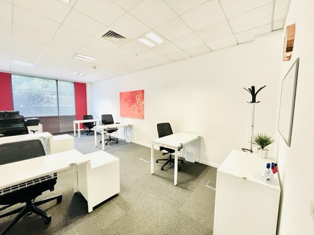 basepoint_camb's tweet photo. Our work solutions are designed specifically to meet the needs of large and small businesses. Our global network of workspaces allows your employees to work anywhere. Access to private offices, coworking spaces, meeting rooms, and lounges
#network #basepoint #camberley #work https://t.co/qoIZoyHWtC