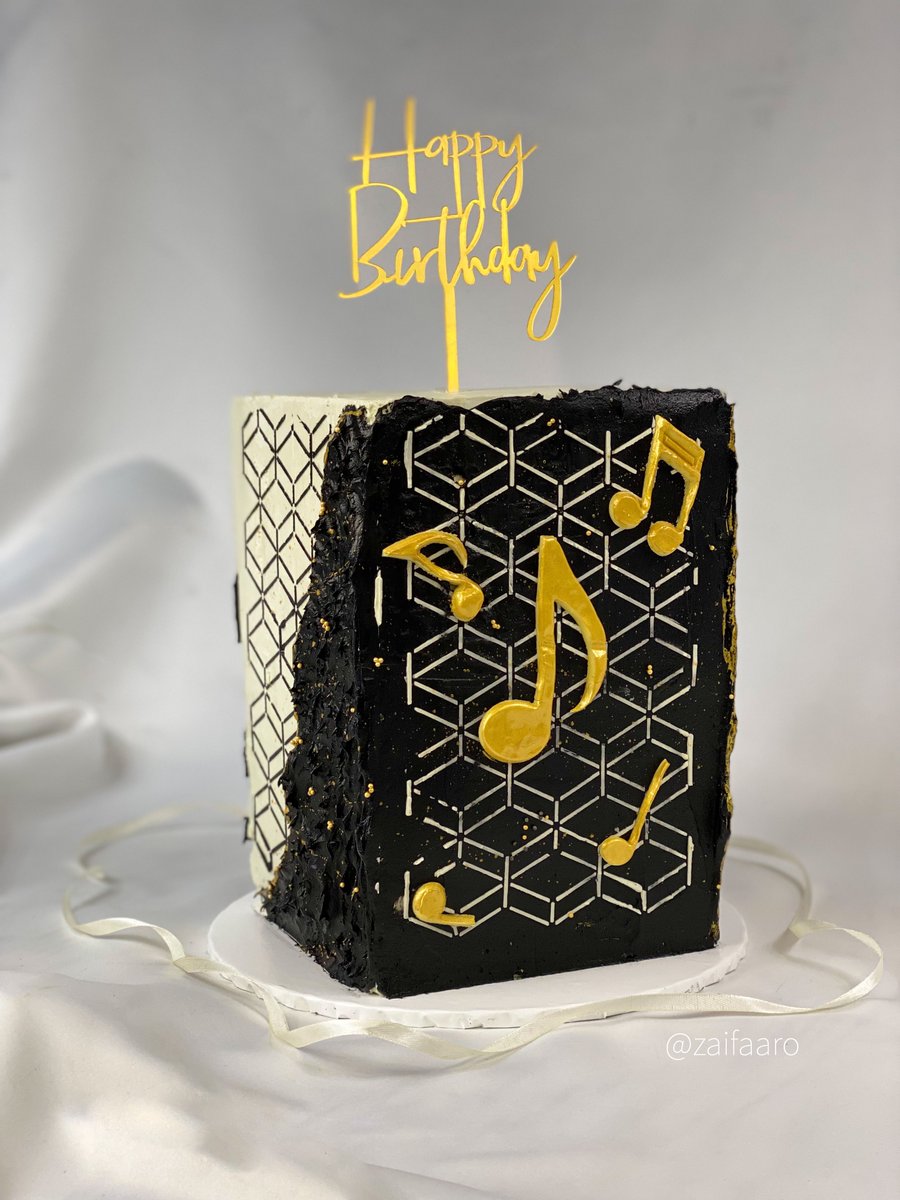 zaifaaro's tweet photo. Music themed cake. https://t.co/VYUmjvNF5b