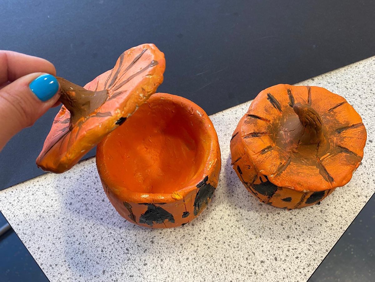 craigroystonart's tweet photo. Incredible little Jack-o-lantern clay pinch pots by Sophie T and Yesenia in S2 Art Elective. Happy holidays everyone, see you all after the October break 🎃🧡🎃🧡🎃🧡 https://t.co/dBjzRjhF2J