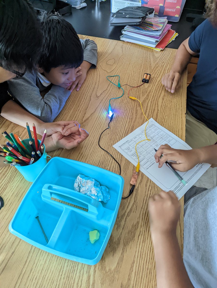 MrsKomal3's tweet photo. Students are examining elements with our #DonorsChoose materials! #conductivity #komalscience #FISScience #middleschoolscience #7thgradescience https://t.co/ZMa2gSfIuu