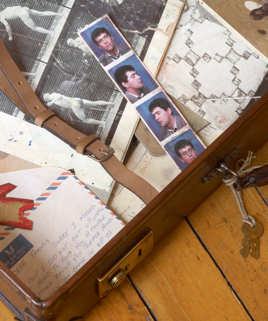 Ivorypress's tweet photo. #Behindthebook | Francis Bacon's 'Detritus' created for #Ivorypress, is an edition of 25 plus one prototype.
Each book is presented as a facsimile of an old leather suitcase from #FrancisBacon’s studio, discovered in his home in Reece Mews.
#FrancisBacon #IvorypressCollection https://t.co/Hyxihnjyxz
