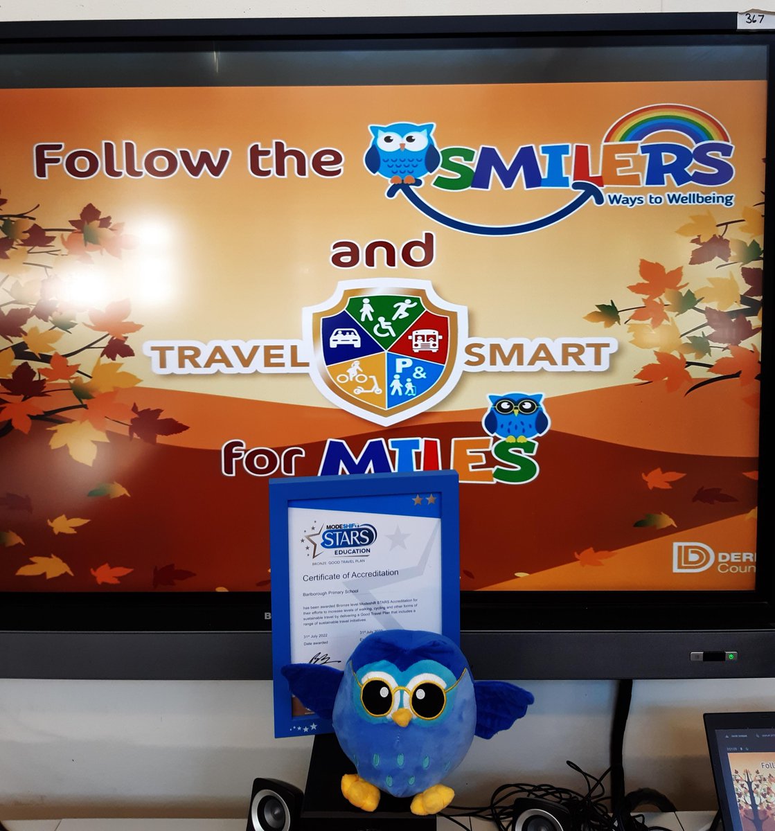 Be_Travel_Smart's tweet photo. Today Walter the #Wellbeing Owl met the Barlbourgh owl to find out more about plans the School Council (or should that be parliament 🦉?) have to build on their #ActiveTravel promotions like @BikeabilityUK training to reach the next level @TeamModeshift #STARSAccreditation 🛴🚲 https://t.co/UfHx6I1YUH