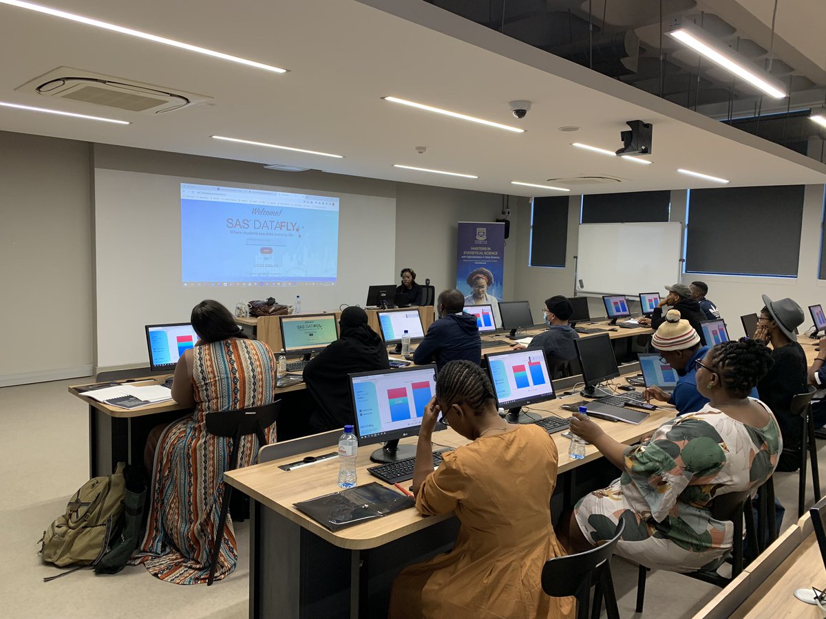 zafanz's tweet image. The teachers making the data fly @UWConline with #SASDataFly
