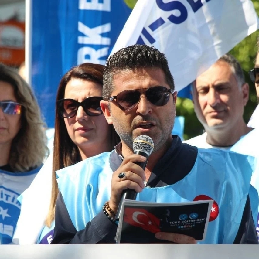 Varlığını Türk varlığına adayan ve Anayasa’nın ilk dört maddesini vazgeçilmez sayan bir hareketin mensuplarıyız. Çok çetin sınavlardan geçmiş bir camiayız. Yüzde yüz yerli ve yüzde yüz milli bir yapı olan