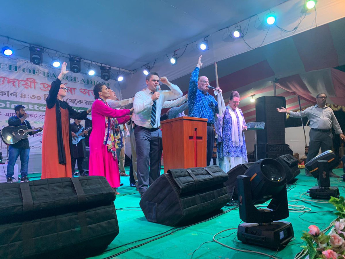 And the glory of the Lord filled the house!
This evening during the second night of the crusade, 3,000 received the gift of the Holy Ghost and 1,500+ were healed in Jesus name. To God be all the glory!