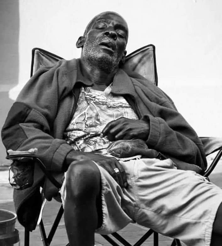 RealJudgeJules's tweet photo. Legendary Faithless vocalist Maxi Jazz finally getting a bit of sleep after 3 decades of asking! 💤😴 🤣 https://t.co/rvRvSfGoSv