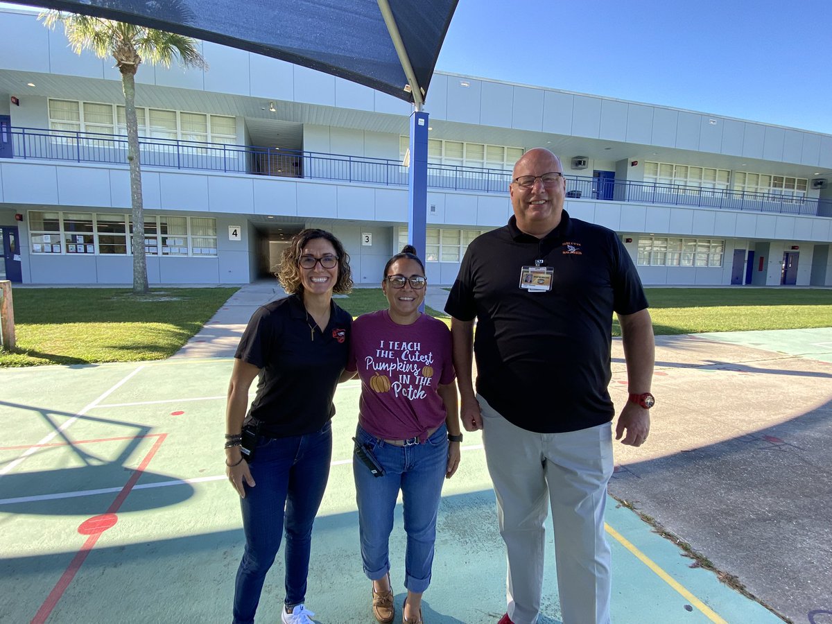 HillsboroughSch's tweet photo. Today, @hcpssmithms is taking the school on the road, visiting elementary schools to share the exciting opportunities available for 5th graders if they become sharks next year! @Bellamy_Bobcats @CannellaElem @WestchaseWizard @HCPSHammond + a visit to @CitrusParkES next week. https://t.co/LXycxm2BYu