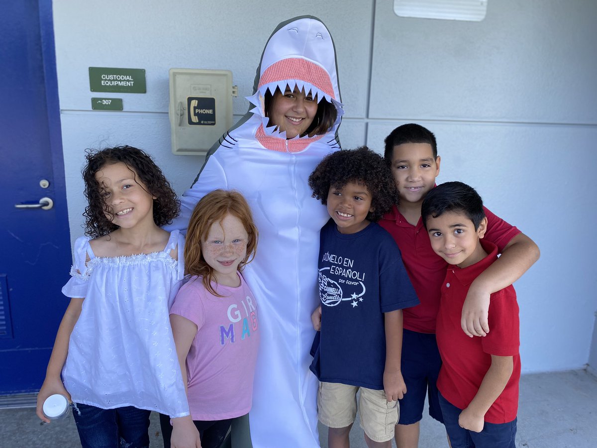 HillsboroughSch's tweet photo. Today, @hcpssmithms is taking the school on the road, visiting elementary schools to share the exciting opportunities available for 5th graders if they become sharks next year! @Bellamy_Bobcats @CannellaElem @WestchaseWizard @HCPSHammond + a visit to @CitrusParkES next week. https://t.co/LXycxm2BYu