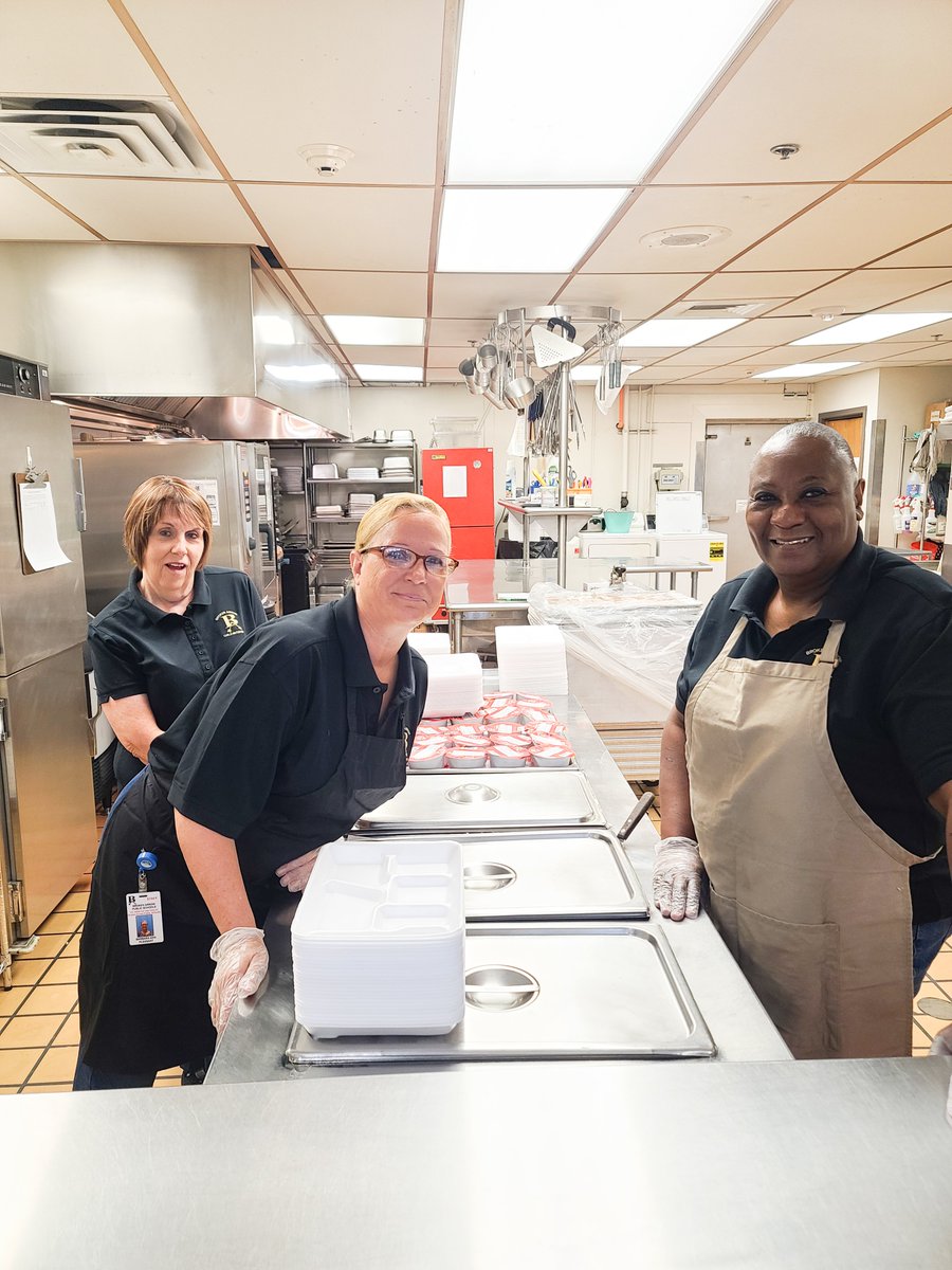 BASchools's tweet photo. Our child nutrition team is the BEST, and here is proof from @KJRH2HD: https://t.co/bk9iXUfND7
Interested in joining our team? Visit https://t.co/rPC0Gm0Lgb
#NationalSchoolLunchWeek #FoodServiceWorkersAppreciationWeek #oklaed #ThisIsHomeBA https://t.co/n7DzDrhTxi