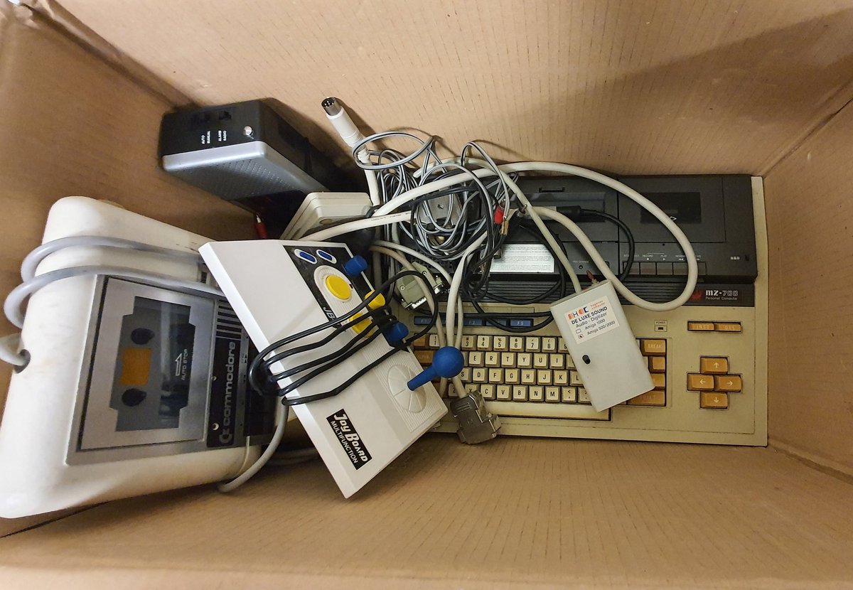 RetroWizzard's tweet photo. I just came back from @OldStyleCoder where I was generously gifted with a lot of cool retro stuff.🥳
I'm having a kid in the candy store day and it still feels like a dream.
Thank you sooo much mate for all this!🙏
#retrogaming #RetroComputing #commodore #sharp #BasicFour https://t.co/oOnMzrkoDQ