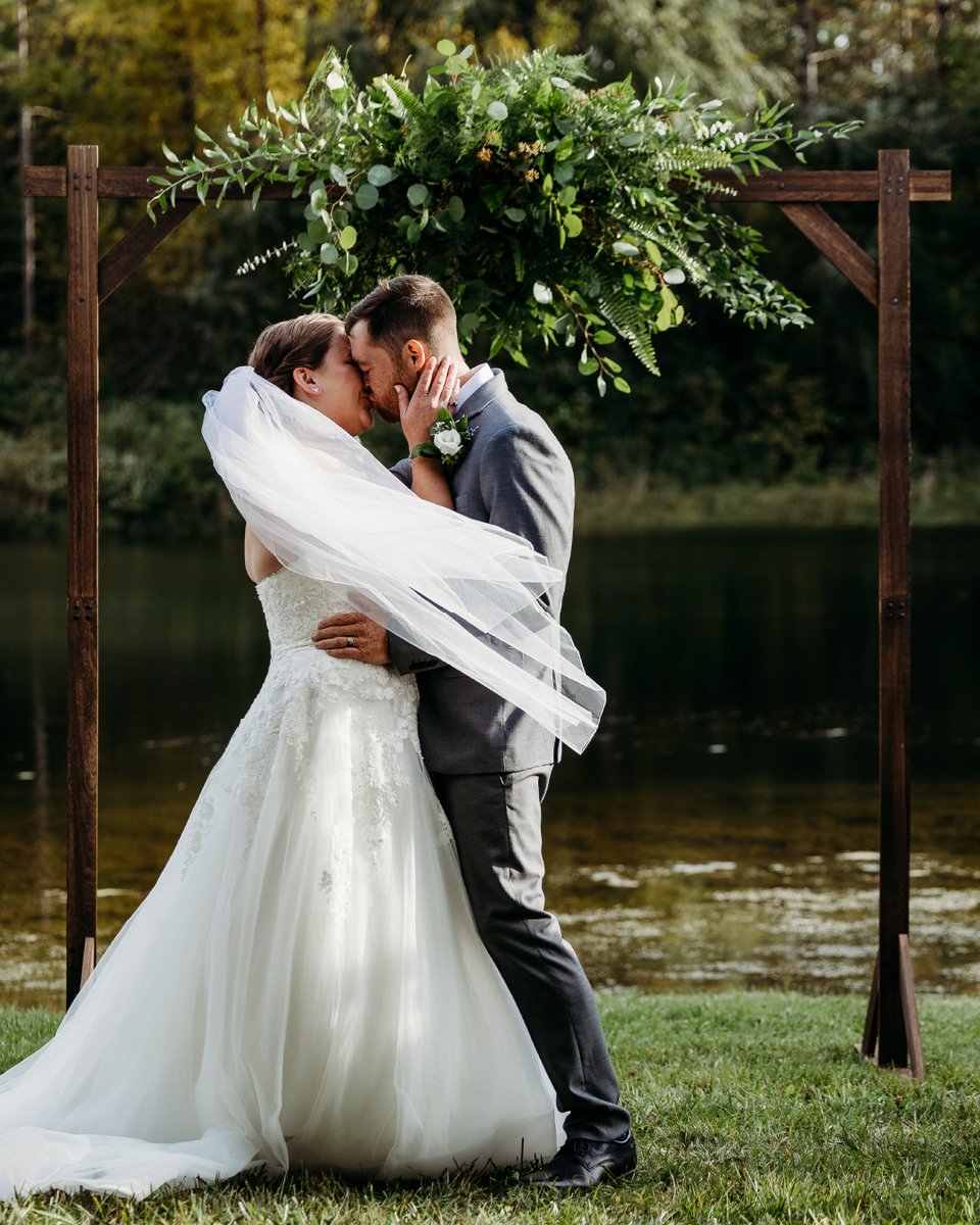 Mount_Alverno's tweet photo. Justin and Meghan, thank you for choosing Mount Alverno for your special day. We had a blast working with both of you. Your ceremony and reception were beautiful! May God bless your marriage and keep it strong for many years to come.

#weddings #mountalverno #outdoorwedding https://t.co/kB39NnRKdq