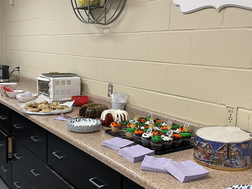 Levitanelephant's tweet photo. How sweet it is to be loved by our LME parents! Thank you for all the yummy desserts! This will help us find our joy on a Friday! @ibmarvel @LME_Lions #LMEjoy https://t.co/muMW9VO1yD