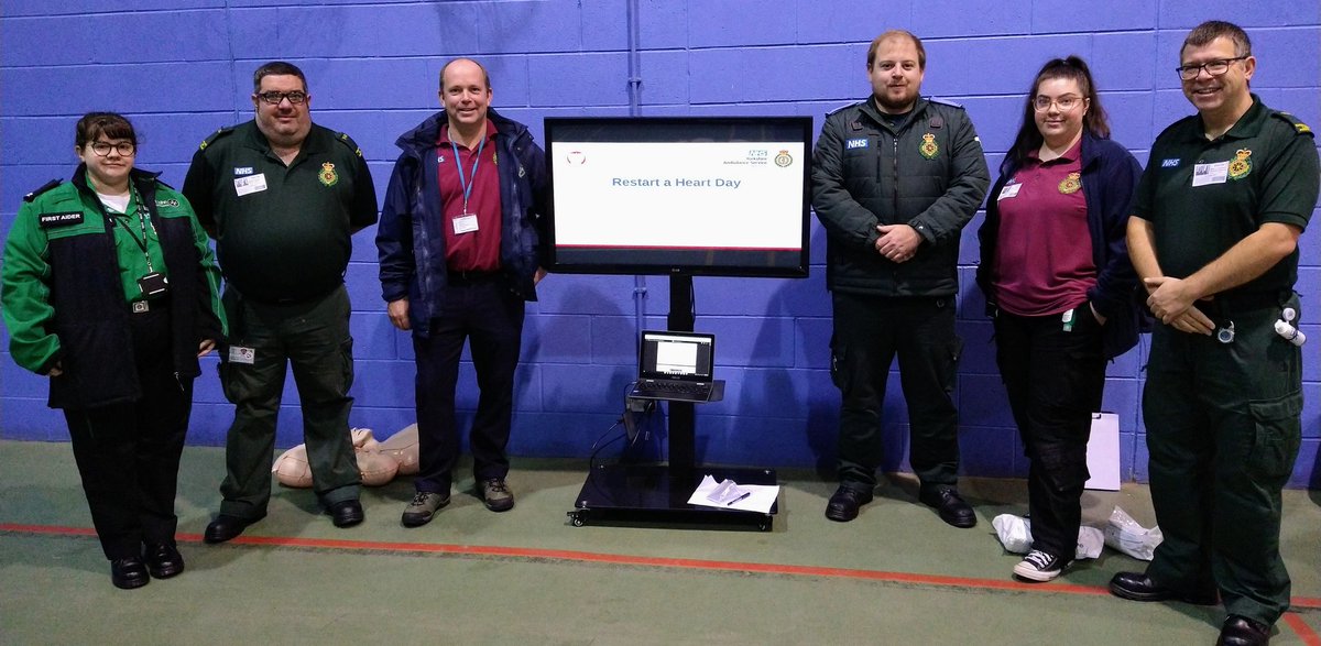 deepestsuburbia's tweet photo. @YorksAmbulance  This Ace Team helped 150 students learn about and practice CPR as part of #RestartAHeart day. https://t.co/TdpTEn281M