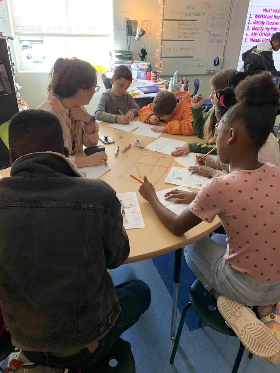 Pwaegerle's tweet photo. Love how this 4th grade team builds conceptual understanding of multiplication in each of their rooms.  Great job with phenomenal teamwork and plannning! @HillpointHusky @KelGreening #mathisnotaspectatorsport https://t.co/I1hV8ZmUkz