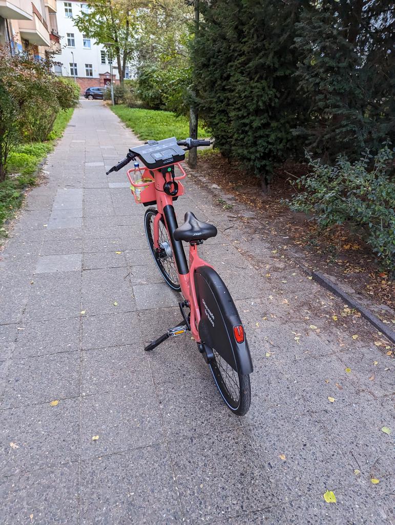 byseebass's tweet photo. @voitechnology das kann keine versehentliche Abstellung sein. Wie ist das ok?

@BerlinNkl @SenUMVKBerlin @Bausenator https://t.co/QzQve3kMZE