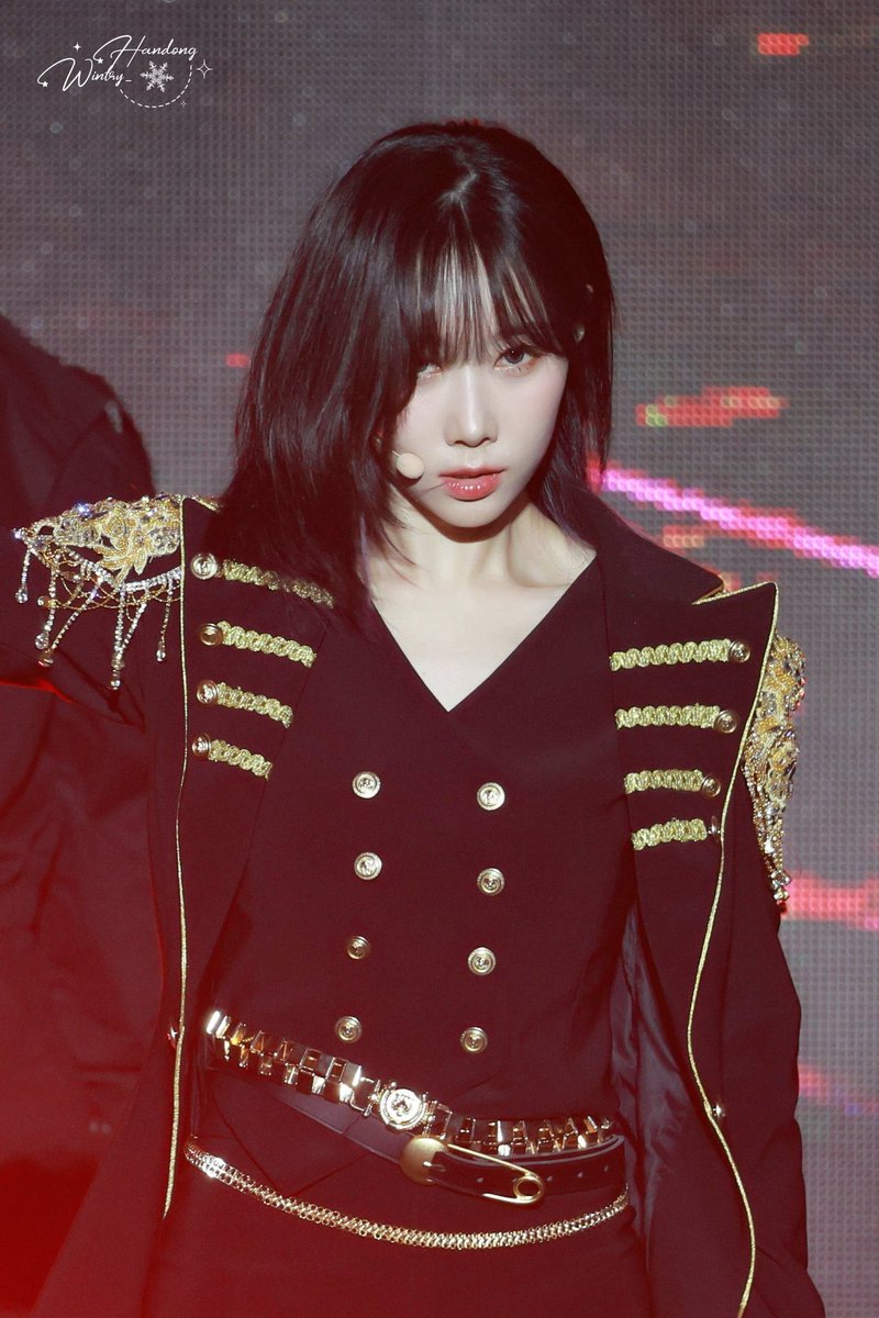 handongfiles's tweet photo. her gaze 🫡🫡🫡 https://t.co/EGZnXynCEr