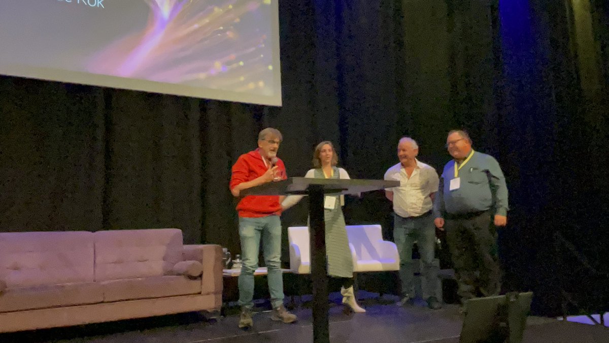 Vanmiddag is onze Alwin de Kok benoemd als erelid 💙 Gefeliciteerd #topper #kaderlid