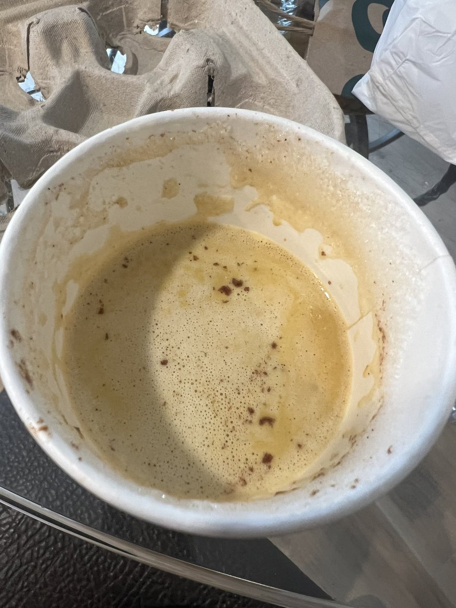 AMParamo's tweet photo. @Starbucks where’s the rest of my drink https://t.co/QmiQwk4nNx