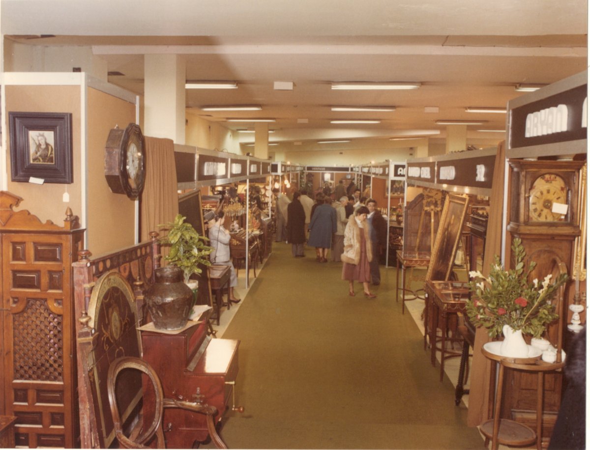 ¿Sabías que Feriarte cumple 45 años❓

La primera edición tuvo lugar en noviembre de 1974 en el Palacio de Exposiciones y Congresos de Madrid con 59 expositores que sentaron las bases de ediciones futuras.

El nacimiento de Feriarte cumplió las ilusiones de muchos anticuarios.