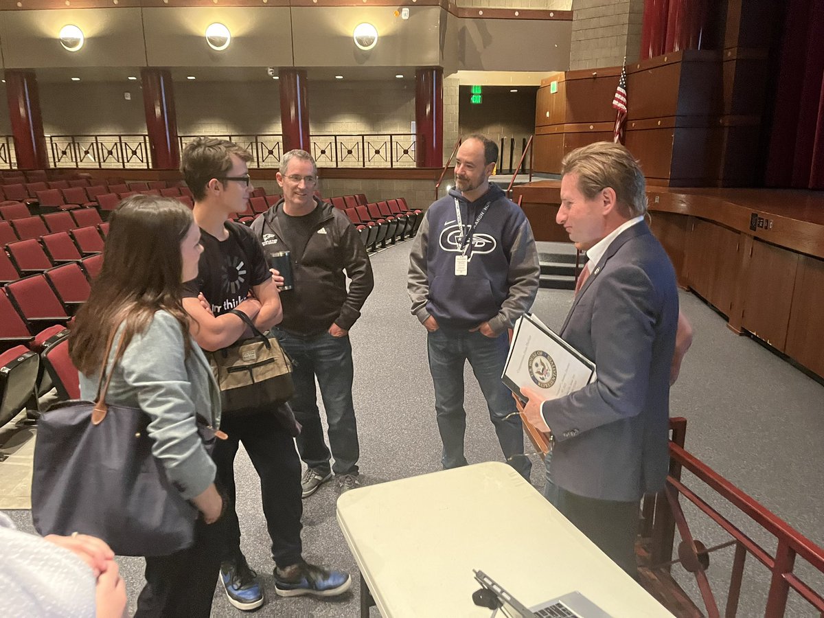 Nearly 500 <a href="/ChamplinParkHS/">Champlin Park High</a> students learned about government and held a energetic Q&amp;A with <a href="/RepDeanPhillips/">Rep. Dean Phillips 🇺🇸</a>. The main message: get involved and make a difference!