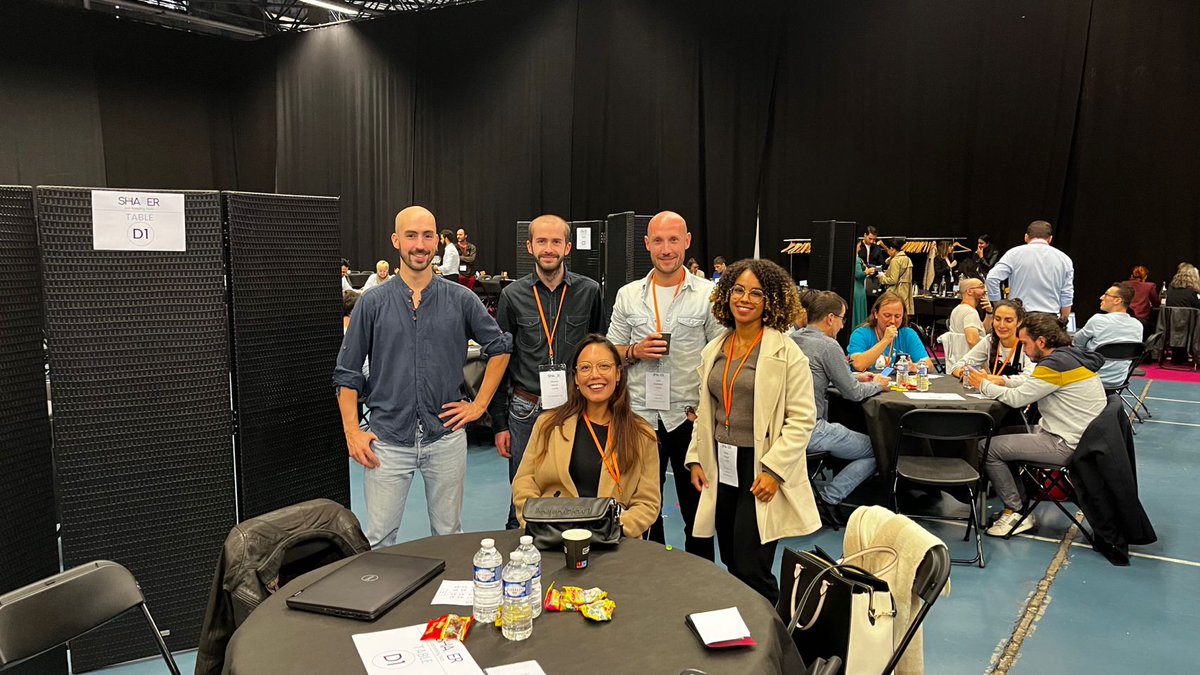 CA_TS_'s tweet photo. (1/3)On vous le présentait sur Linkedin : hier s’est clôturée la 6ème édition de @LeShaker_TV!😎C’était au Campus Tech de Lyon, et nos collaborateurs ont pu échanger avec les étudiants sur leurs ambitions et leurs projets professionnels pendant ces 2 jours #tech  passionnants!💻 https://t.co/RtdH3WmRR3