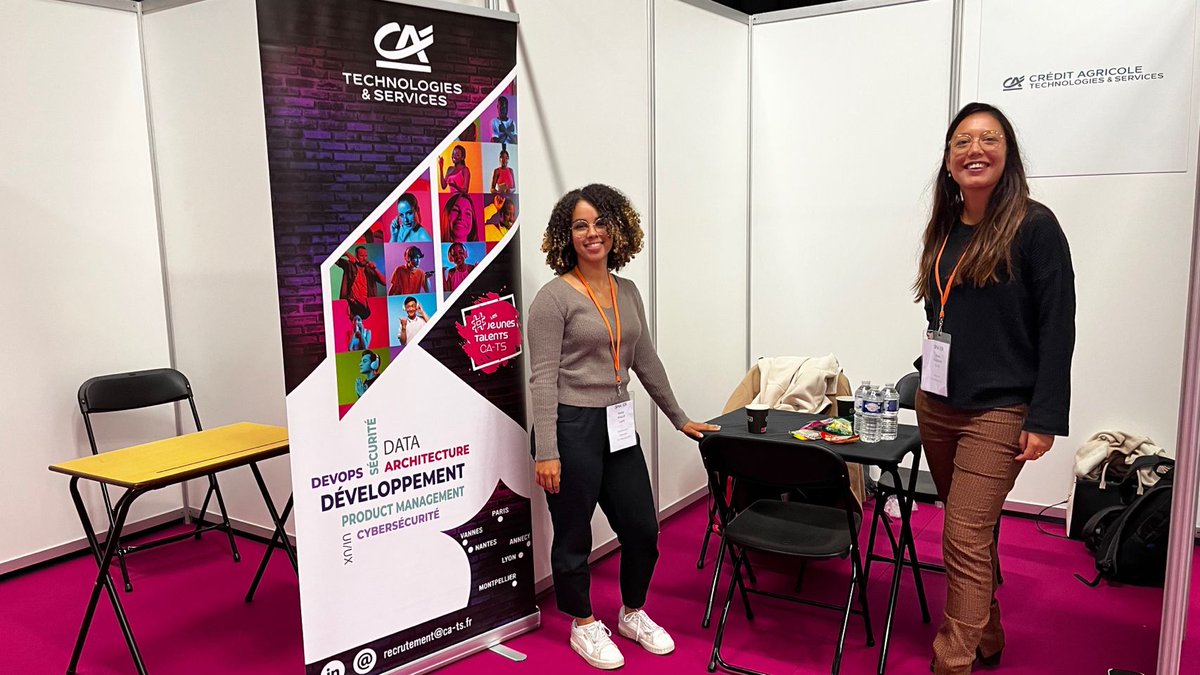 CA_TS_'s tweet photo. (1/3)On vous le présentait sur Linkedin : hier s’est clôturée la 6ème édition de @LeShaker_TV!😎C’était au Campus Tech de Lyon, et nos collaborateurs ont pu échanger avec les étudiants sur leurs ambitions et leurs projets professionnels pendant ces 2 jours #tech  passionnants!💻 https://t.co/RtdH3WmRR3