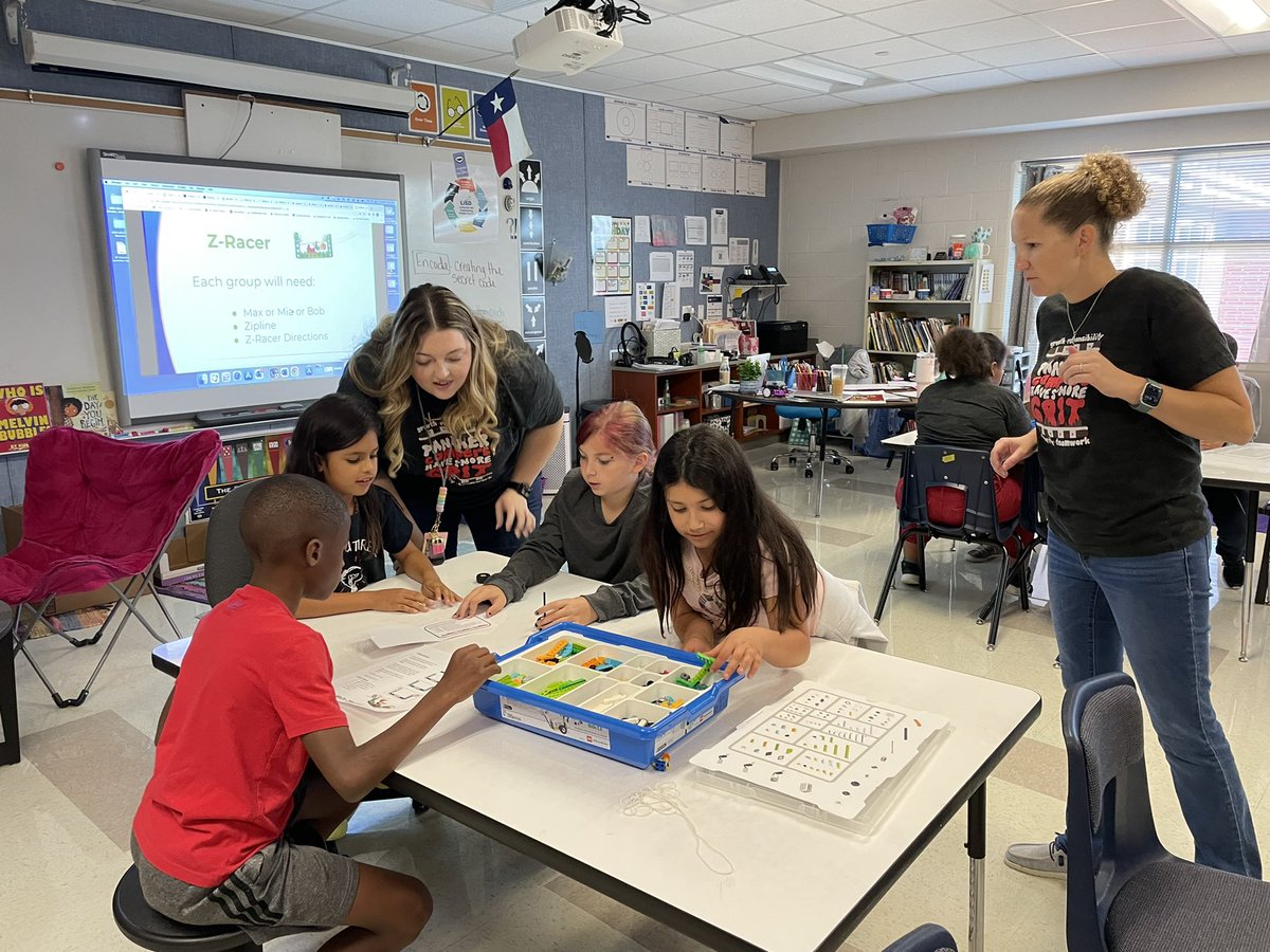 garcianazarioe's tweet photo. Ms Kincheloe’s 4th grade class & Ms Brown (GT teacher):Collaborative activities to create, solve and have fun by learning together. #lisdlearns #funFriday #iheartPCES @PetersColonyES https://t.co/tGJconkXVt