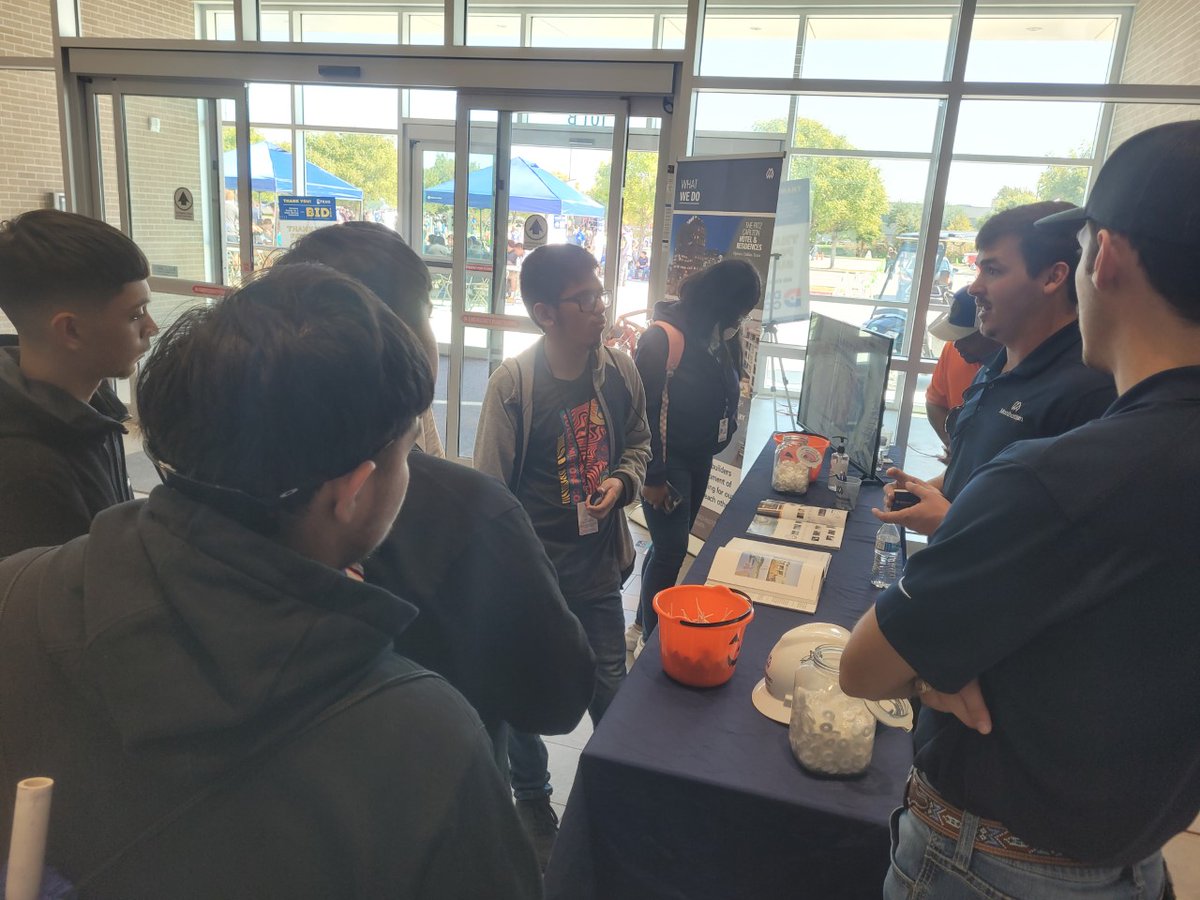 DallasISD_CTEIP's tweet photo. Cheers to Careers in Construction Month!

@CTEinDallasISD students were able to network and learn about various DFW construction companies. @CINorth @WHHighSchool @SchoolWh

#CICM
#LevelUpStudentSuccess
#Construction https://t.co/fhH3vmsNmx