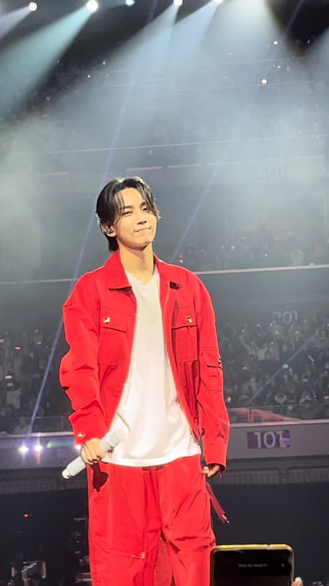 rockwithhui's tweet photo. I'm voting for SEVENTEEN #SEVENTEEN @pledis_17 in Favorite K-pop Artist Category at the #AMAs https://t.co/CfWJv0aDAy