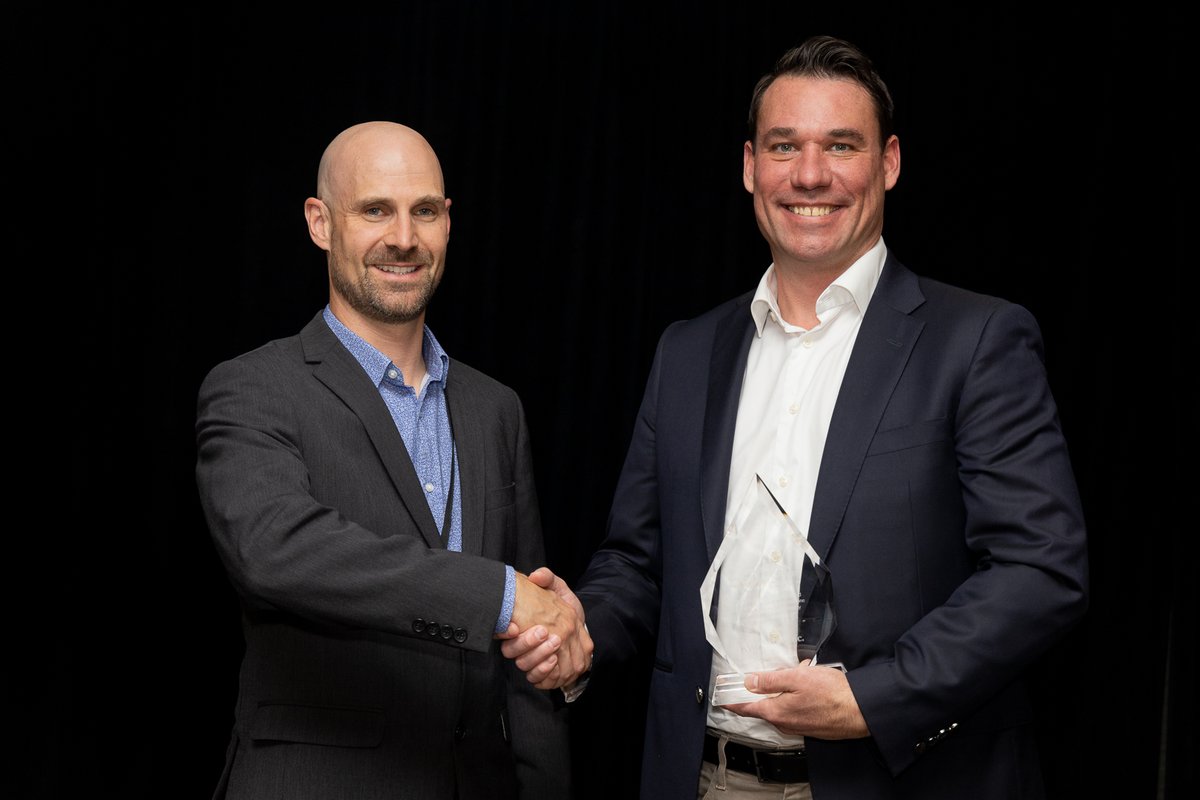 EnrgyStorageCAN's tweet photo. #ICYMI - Earlier this week we had the pleasure of celebrating the first annual Energy Storage Canada Awards as part of #ESCCon22! We are thrilled to recognize the leaders in our industry and can't wait to do it again next year: https://t.co/1kClRUjZts #ESCAwards #EnergyStorage https://t.co/N4gm3KiRcU