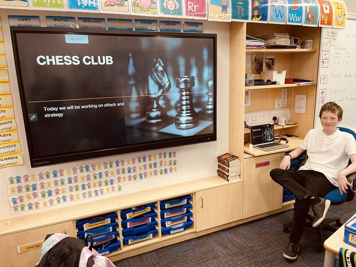 SchoolHillside1's tweet photo. Our Chessmaster #P7LHillside pupil is doing a wonderful job of planning and leading our #ChessClub. #LeaderofLearning https://t.co/yTOilPcTGd