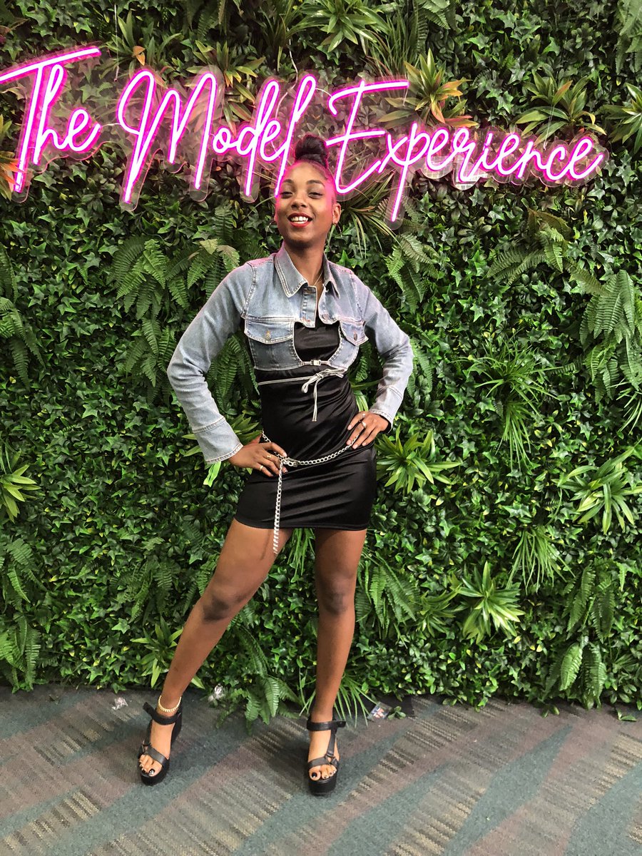 theetrillcurves's tweet photo. #LAFashionWeek ✨🔥🎬🐈‍⬛ https://t.co/QN4BMOMXwU